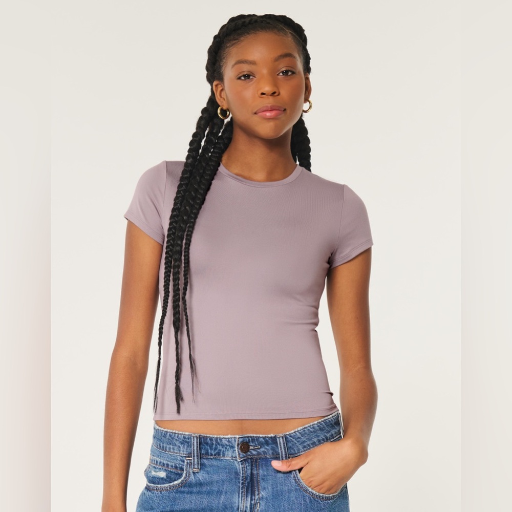 Hollister Women's Seamless Fabric Longline
Crew Baby Tee; Size XXS Long